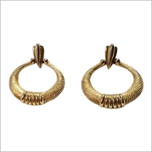 👣4/$20. Elegant Gold Tone Hoop Earrings